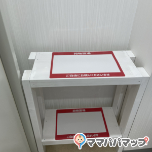 スーパービバホーム茨木目垣店の授乳室・おむつ替え台の写真(1枚目)