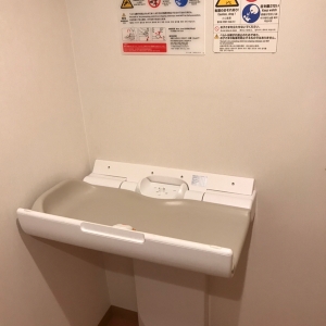 モスバーガー 富山掛尾店の授乳室・おむつ替え台の写真(1枚目)