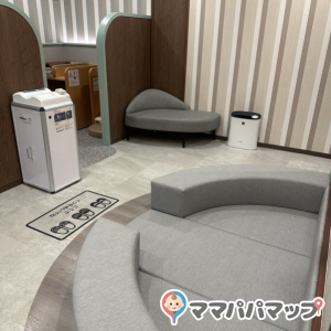 御殿場プレミアム・アウトレット(WEST-シェイクシャック前)の授乳室・オムツ替え台情報 画像1