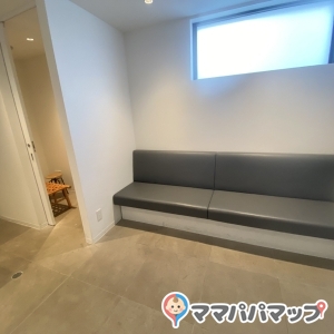 広々としたソファ。