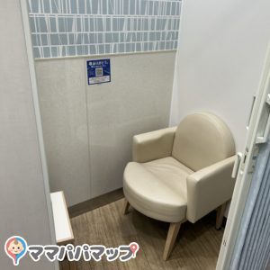 LaLaテラス南千住(2階 女子トイレ内授乳室)の授乳室・オムツ替え台情報 画像1