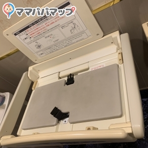 お好み焼 道とん堀 郡山新さくら通り店のオムツ替え台情報 画像2