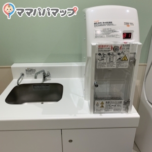 スーパービバホーム八王子多摩美大前店(2F)の授乳室・おむつ替え台の写真(4枚目)