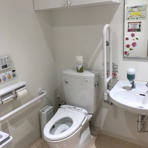 ドコモショップ長久手店のオムツ替え台情報 画像4