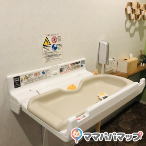 Happily cafe(1F)のオムツ替え台情報 画像3