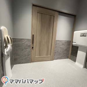 and Bakeryの授乳室・おむつ替え台の写真(1枚目)