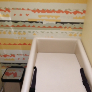 授乳室内オムツ替台