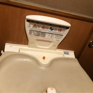 ガスト浦和駅西口店(2F)のオムツ替え台情報 画像3