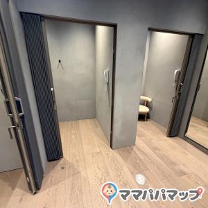 ニュウマン高輪 MIMURE(2F)の授乳室・おむつ替え台の写真(3枚目)