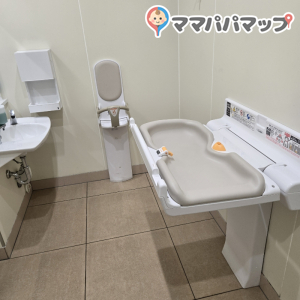ウエルシア高松伏石店(店舗の外)のオムツ替え台情報 画像1