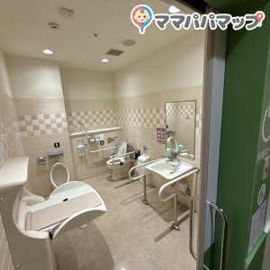 イオンモール茨木(3F)講談社こども教室奥(3F)の授乳室・オムツ替え台情報 画像2
