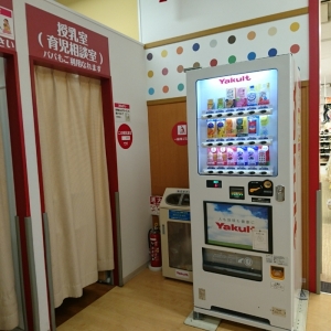イオン大和郡山店(3階 赤ちゃん休憩室)の授乳室・おむつ替え台の写真(3枚目)