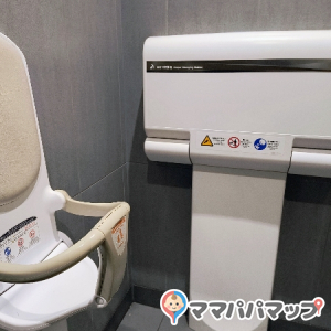 マクドナルド阪急大井町ガーデン店(1F)のオムツ替え台情報 画像1