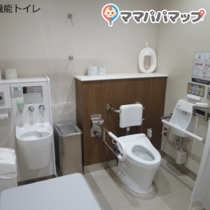 THE OUTLETS KITAKYUSHU(北側 多目的トイレ)の授乳室・おむつ替え台の写真(1枚目)
