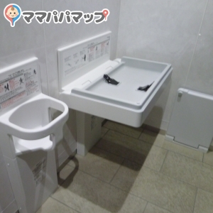 福岡空港駅（改札内）のオムツ替え台情報 画像1