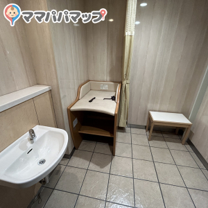 JR東日本 船橋駅（改札内）の授乳室・おむつ替え台の写真(3枚目)