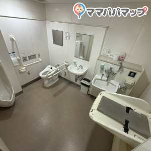 姫路市立水族館（新館チケット売り場）のオムツ替え台情報 画像1