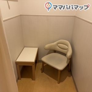 トイザらス・ベビーザらス  高岡店(1F)の授乳室・オムツ替え台情報 画像2