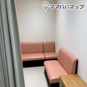 授乳室は個室ではありません。
