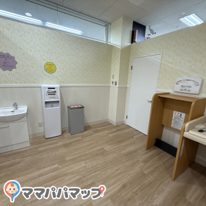 イオン姫路リバーシティーショッピングセンター(3F)の授乳室・おむつ替え台の写真(4枚目)