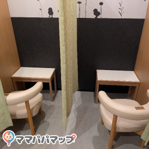 ヨドバシカメラ　マルチメディア梅田(7F)の授乳室・おむつ替え台の写真(1枚目)