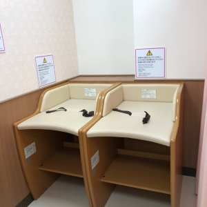 オムツ交換台2台です