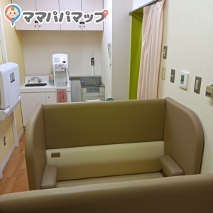 新しめなソファが2台