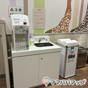 調乳用のお湯、おむつのゴミ箱