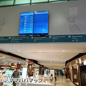 案内看板右側の子供が両親と手をつないでいるマークが目印です