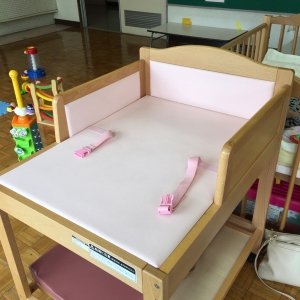 おむつ替えベッド