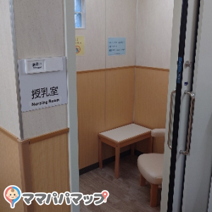 新宿中央公園　ちびっこ休憩室(1F)の授乳室・オムツ替え台情報 画像2