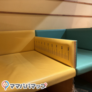 体重計はなし。おむつ台が身長計になっていました。