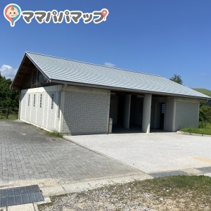 秋吉台展望台駐車場トイレのオムツ替え台情報 画像3