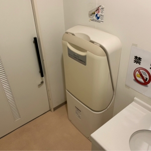 1階図書館横授乳室 おむつ台