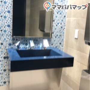 ロイヤルハワイアンセンター パイナラナイフードコート(2F)のオムツ替え台情報 画像2