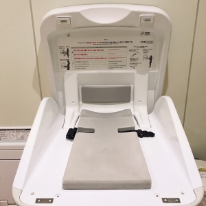 二階の多目的トイレにありました