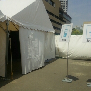 テント入り口