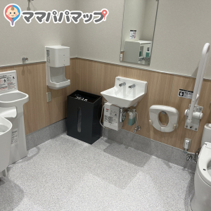 ASOBLE そよら三条須頃店の授乳室・おむつ替え台の写真(2枚目)