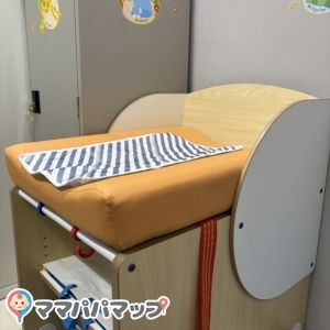 授乳室内のおむつ交換台