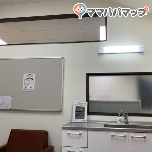 上の方が空いており外の声が聞こえます。人が少ないので気にはなりませんでした。