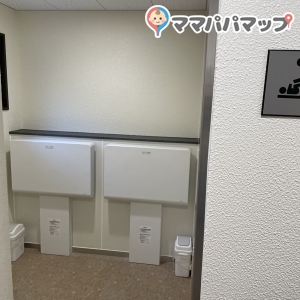 伊勢神宮内宮御池付近トイレ(1F)のオムツ替え台情報 画像1