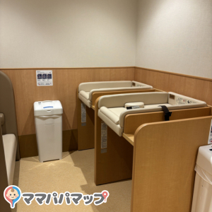 羽田空港第2ターミナル 保安検査場通過エリア 50と51の間(51寄り)(2F)の授乳室・オムツ替え台情報 画像1