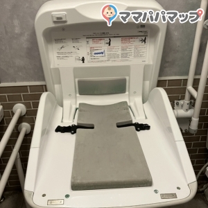 グロッサリア トライアル和白店(1F)の授乳室・おむつ替え台の写真(2枚目)