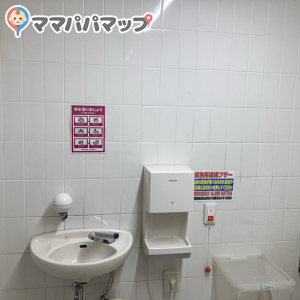 マックスバリュ裾野店(1F)のオムツ替え台情報 画像3