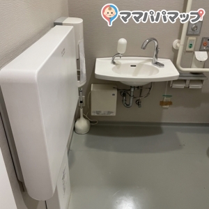 2k540(1F)の授乳室・おむつ替え台の写真(2枚目)