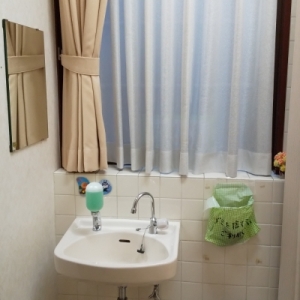 港区立みなと図書館(1F)の授乳室・オムツ替え台情報 画像1