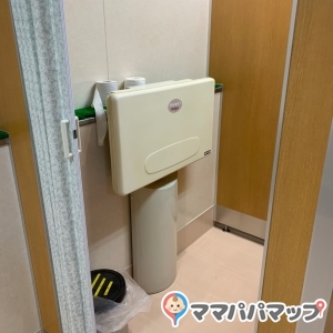 ホームセンターコーナン精華台店(1F)のオムツ替え台情報 画像1