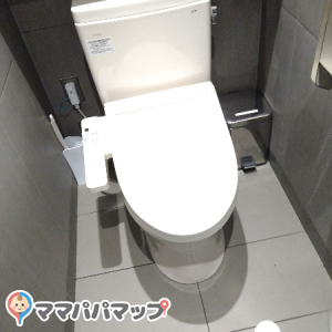 マクドナルド反町店(1F)のオムツ替え台情報 画像1