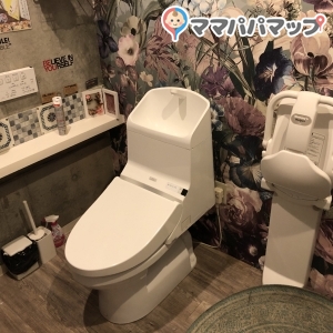 友安製作所カフェ(1F)のオムツ替え台情報 画像2