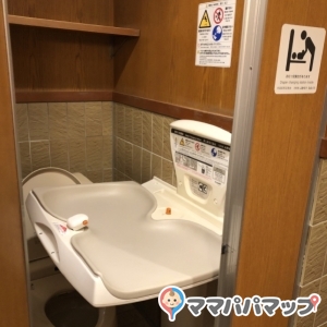 夢庵 町田南成瀬店の授乳室・おむつ替え台の写真(3枚目)
